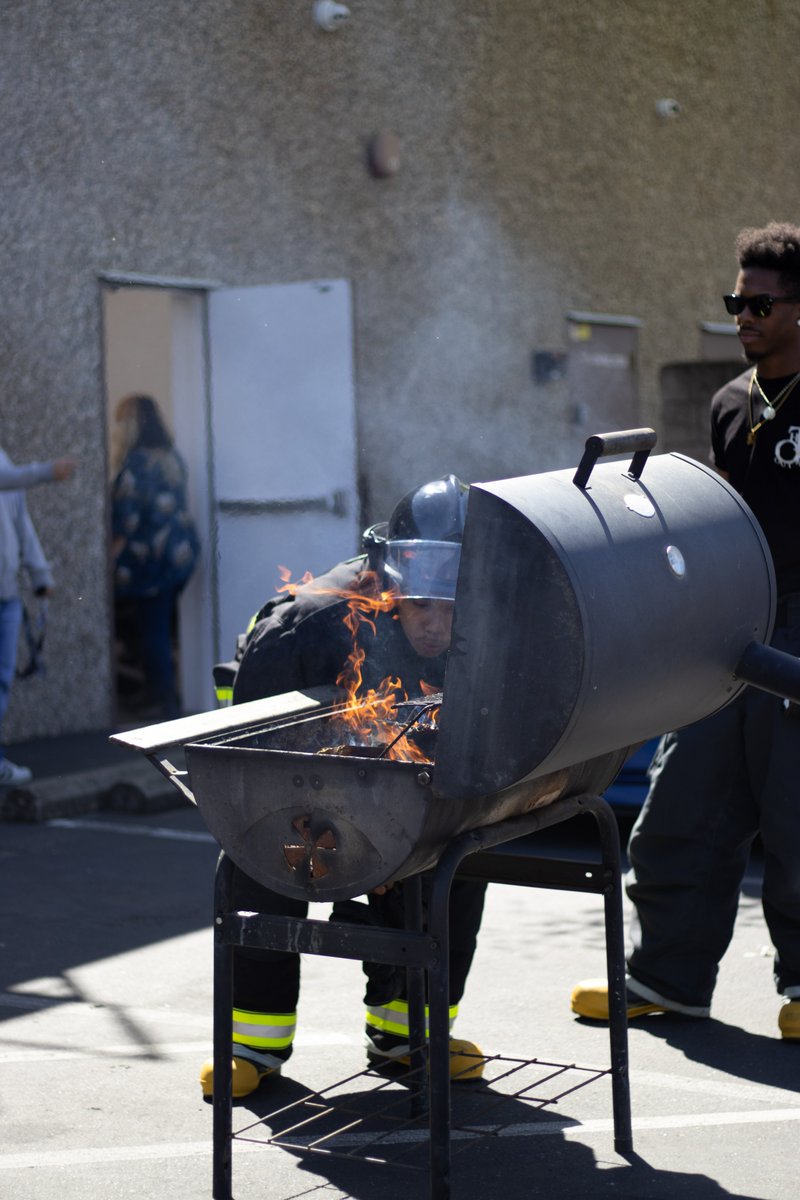 SAVA_Charter's tweet photo. At Elk Grove, Captain Stein burned different materials to display fire behavior. π·: Student: Kiera #savacharter #gcccharters #cte #loveteachguide #elevateourimpact #gcclevelup @GCC_Charters https://t.co/S5FfpgYqrC