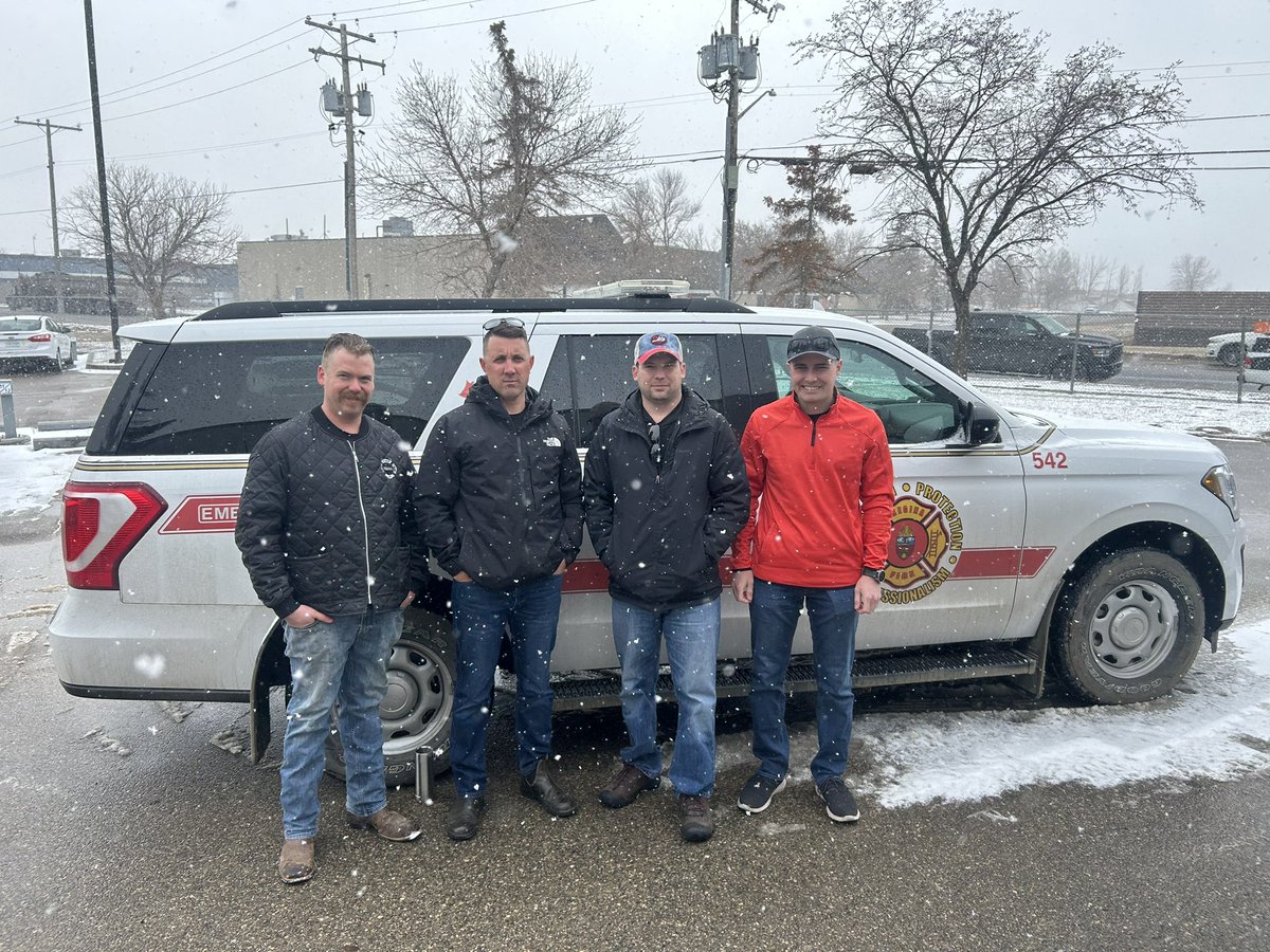 Local 181 Honour Guard members are en route to Winnipeg today for the Celebration of Life of a fallen firefighter. The Honour Guard would like to acknowledge and thank Deputy Chief Hewitt for his support. Safe travels, gentlemen.