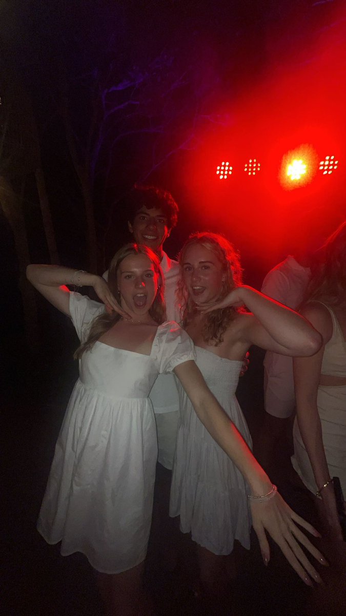 meredithwils's tweet photo. Happy birthday anna!! Get twitter so I can tag you. Epic trio photo for the Bday 💜 https://t.co/cyRbMBSKxx