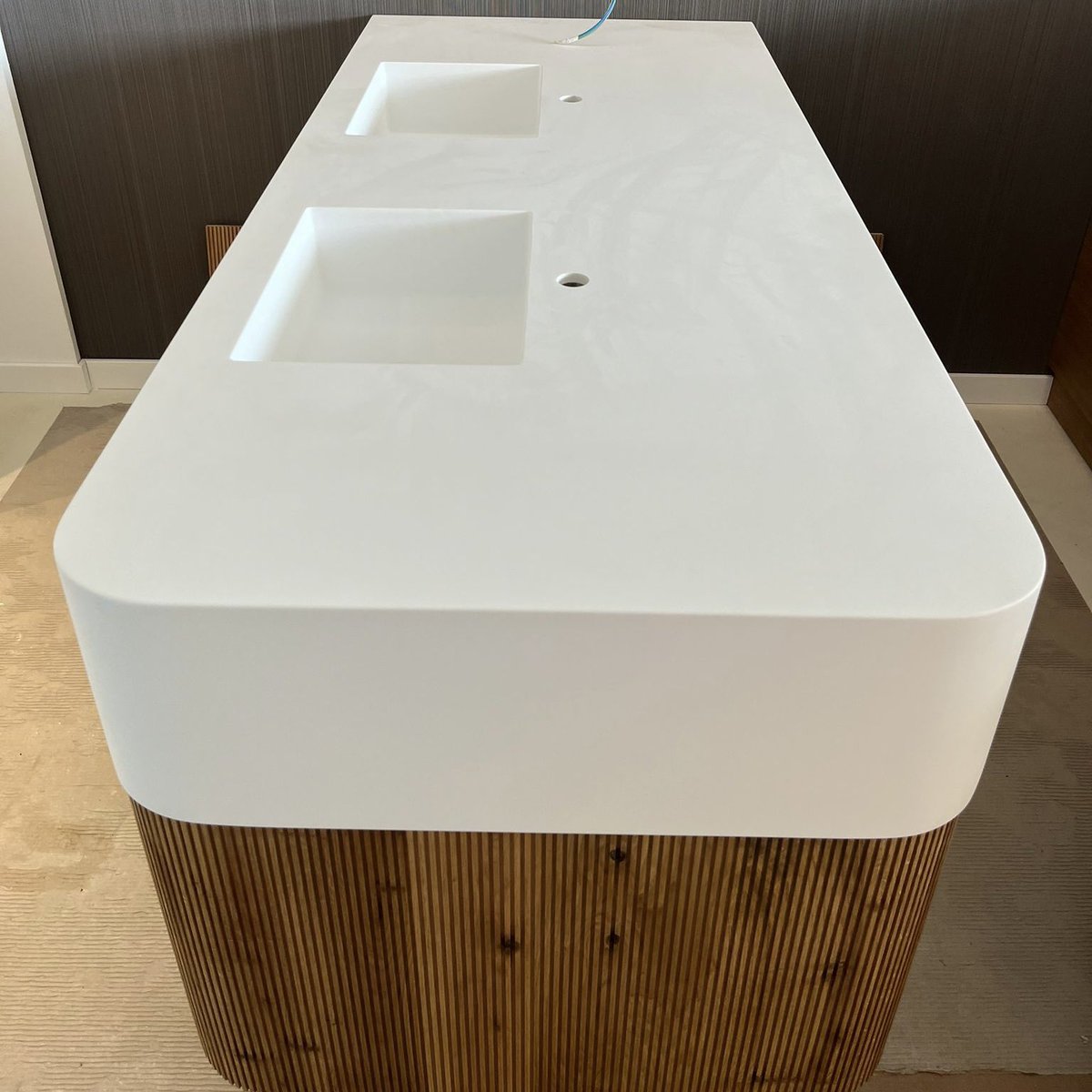 innova_grup's tweet image. 🫧EXCLUSIVIDAD Y PERSONALIZACIÓN💎
En una estancia como el baño🛁
Podemos jugar con diferentes aspectos estéticos que nos permite el Solid Surface.🌈
🤍 INNOBANYS Solid Surface
#corian #bcndesign #barcelonadesign #solidsurface #manresa #santpedor #barcelona
