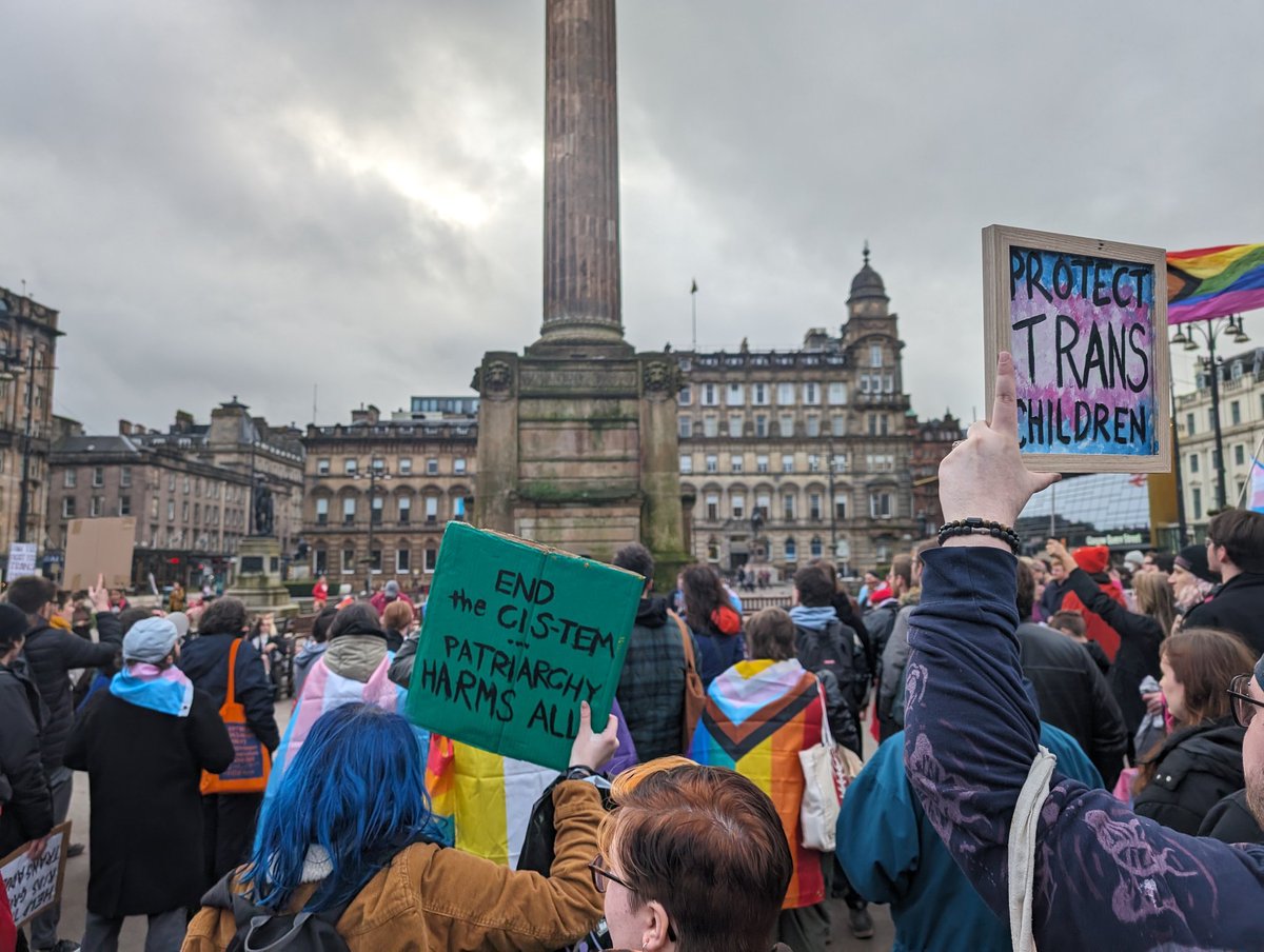 Brilliant turnout for an emergency demo! 
#TransRights 🏳️‍⚧️
#Glasgow