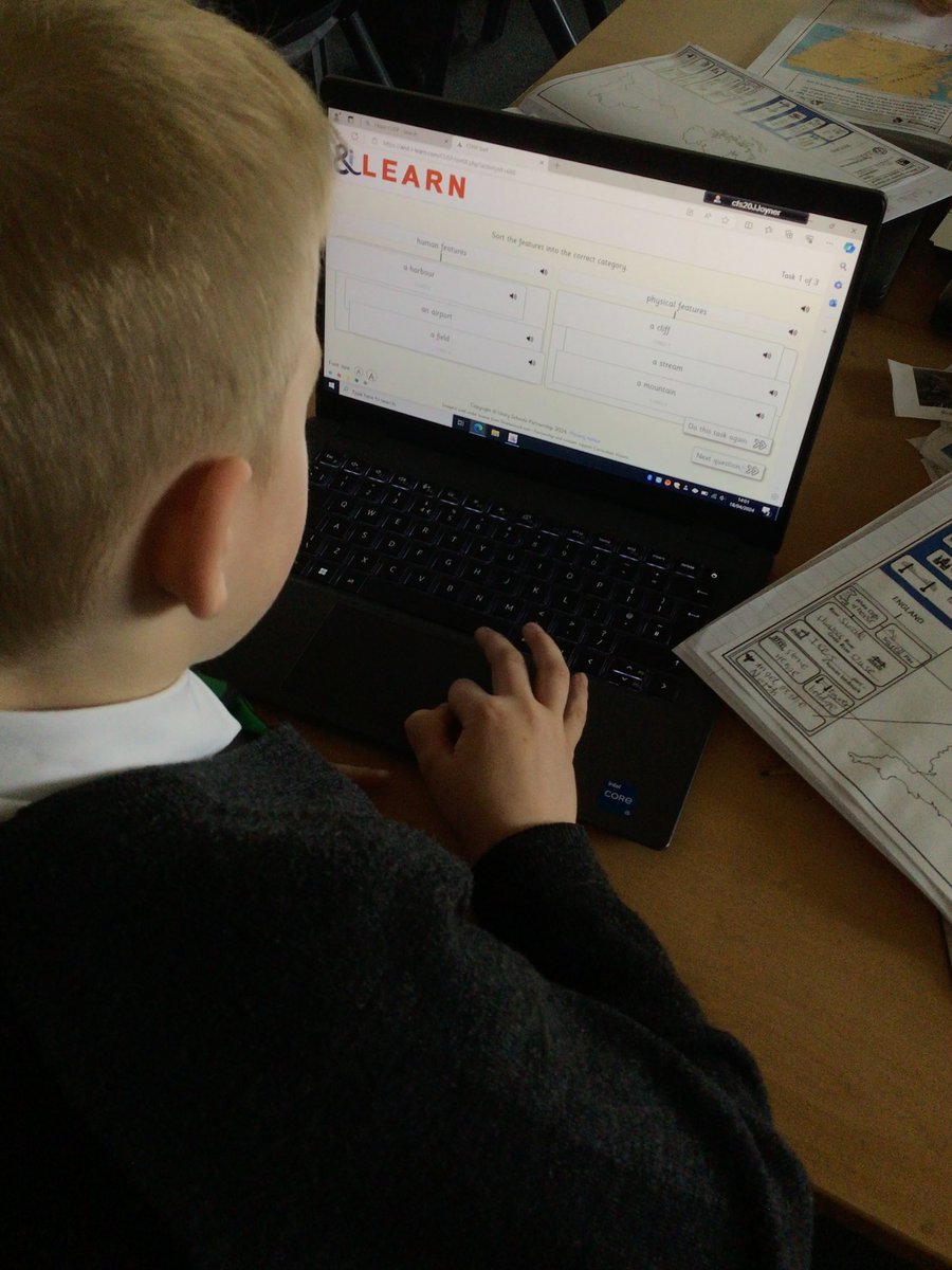 CambraiSchool's tweet photo. We’re really enjoying exploring the @Curriculum_USP digital tasks. Here are Year 3 having lots of fun thinking like geographers! @baronbedford https://t.co/dKcG9Q7J43