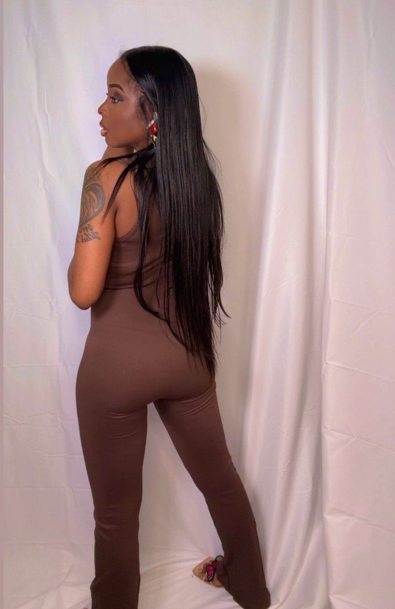 ShaylaaLayyeee's tweet photo. My favorite on the Layyee side, you know she bossed up with a 💰🥰 #Aries #layyeeStyle https://t.co/NAmp8a0oKs