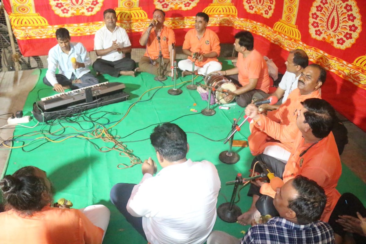 प्रभू श्रीराम नवमी निमित्त अंधेरी पूर्व  MIDC येथील ओंकार को.ऑप.हा.सोसायटी यांच्या वतीने आयोजित सत्यनारायण पूजेला उपस्थित राहून भगवान सत्यनारायणाचे मनोभावे दर्शन घेऊन अंधेरी वासियांच्या सुखी व समृद्ध आयुष्यासाठी, विकासासाठी प्रार्थना केली. यावेळी मंडळाच्या कार्यकर्त्यांमध्ये