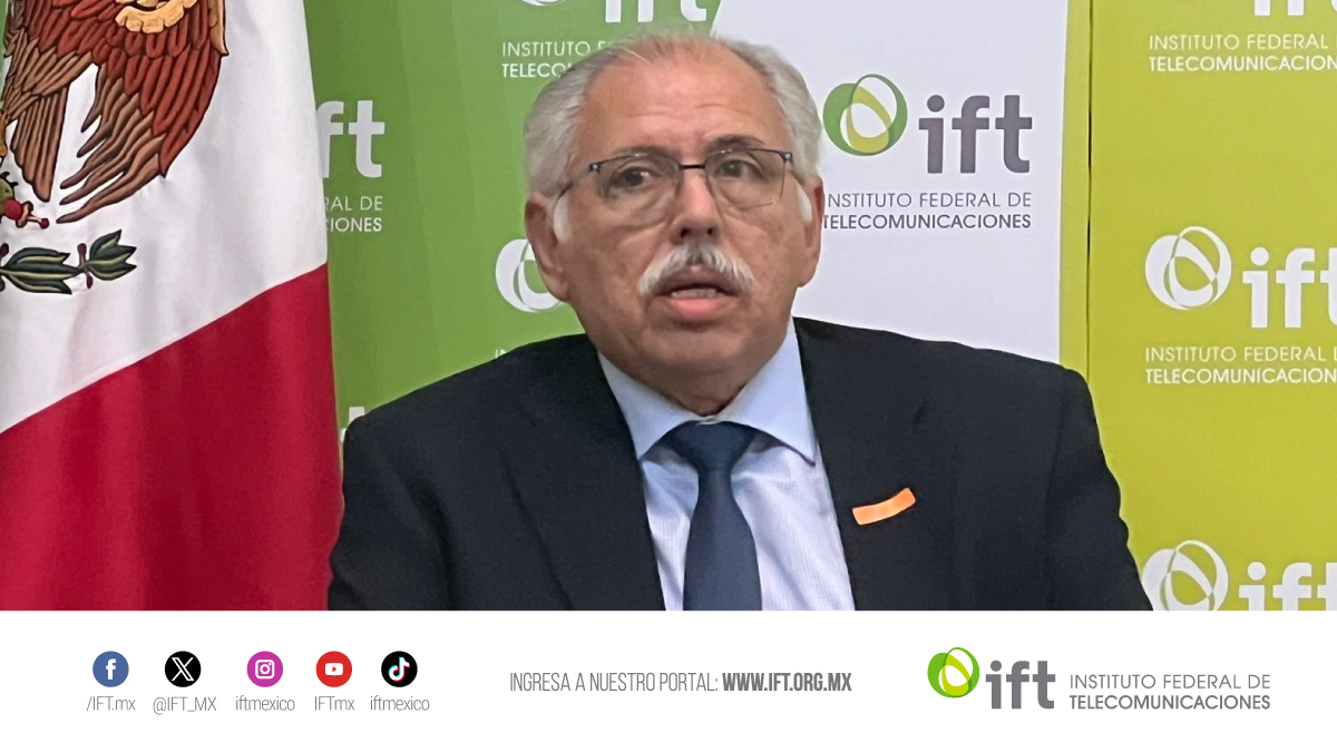 IFT_MX's tweet photo. Marco Antonio Flores (#XE3HLI), de Acapulco, cuenta que las comunidades aledañas se encontraban devastadas y las torres de #Telecom estaban gravemente dañadas. En ese escenario, las y los radioaficionados sacaron sus equipos para apoyar a la población con sus transmisiones. https://t.co/VuGcj9VWaD