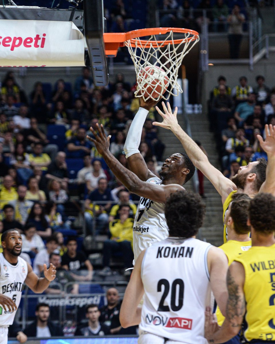 Beşiktaş, Basketbol Süper Ligi’ndeki erteleme maçında Fenerbahçe Beko’ya 87-66 mağlup oldu.