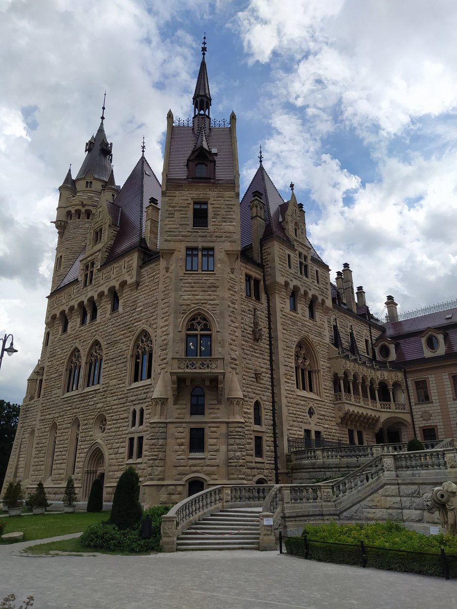 @DailyPicTheme2 Moszna Castle / Poland 🇵🇱❤