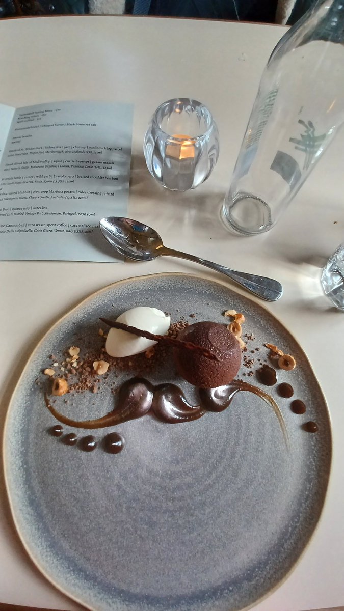 @Continibites Cannonball restaurant - final 2 courses of April tasting menu😊. Clava brie, quince jelly, dried fruit and oatcakes. Chocolate cannonball, zero waste spent coffee & carmalised hazelnuts - delish🤣. Staff, as ever, attentive & courteous 👏👏👏.