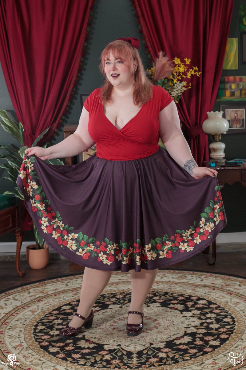 mayakern's tweet photo. go for a sweeter look with our raspberry skirt 🍓
❤️ size inclusive (XS-8X)
❤️ made ethically
❤️ pockets deep enough to hold a nintendo switch and all of your best farmer market goodies
#midiskirt #plussizefashion #skirtswithpockets https://t.co/JBkDrHNl95
