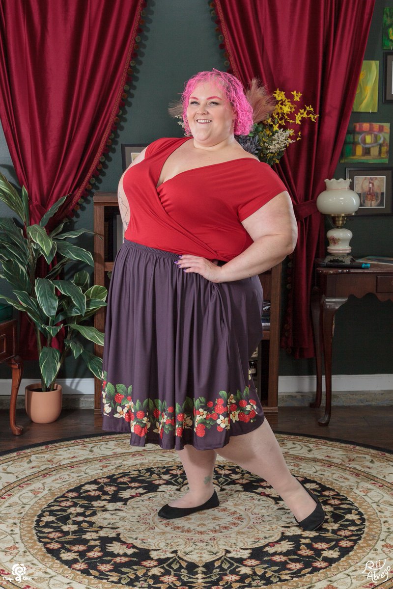 mayakern's tweet photo. go for a sweeter look with our raspberry skirt 🍓
❤️ size inclusive (XS-8X)
❤️ made ethically
❤️ pockets deep enough to hold a nintendo switch and all of your best farmer market goodies
#midiskirt #plussizefashion #skirtswithpockets https://t.co/JBkDrHNl95