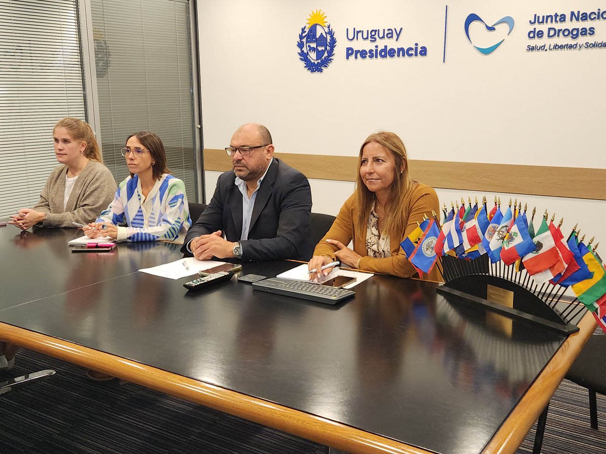JND_uy's tweet photo. En el marco de acciones de Coop. Internacional @CICAD_OEA @USAIDUruguay @StateINL Iniciamos la cap. virtual del Currículum Universal de Prevención Familia para participantes #Durazno #Maldonado. Palabras bienvenida Jimena Kalawski @CICAD_OEA @dardorod44 Adjunto Sec. Gral. #JND https://t.co/BZ8TciPWgr