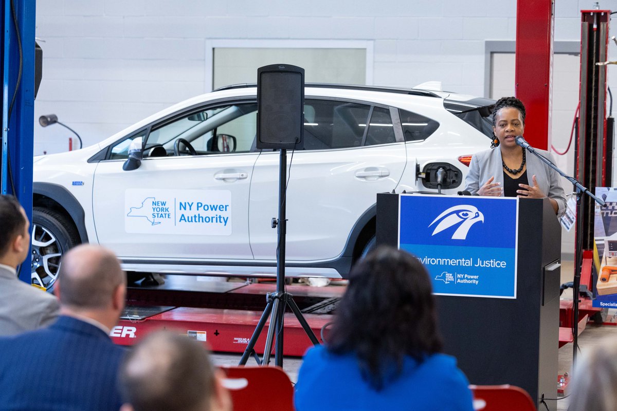 #TheNextGeneration: NYPA &amp; our #EnvironmentalJustice team donated six retired #hybrid &amp; #EV fleet vehicles to schools &amp; auto tech programs around #NewYorkState to improve #greenenergy workforce programs and access to specialized EV certifications.

🔌: nypa.gov/news/press-rel…