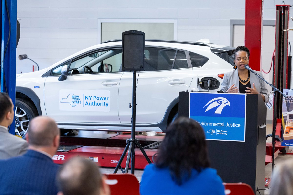 #TheNextGeneration: NYPA & our #EnvironmentalJustice team donated six retired #hybrid & #EV fleet vehicles to schools & auto tech programs around #NewYorkState to improve #greenenergy workforce programs and access to specialized EV certifications.

🔌: nypa.gov/news/press-rel…