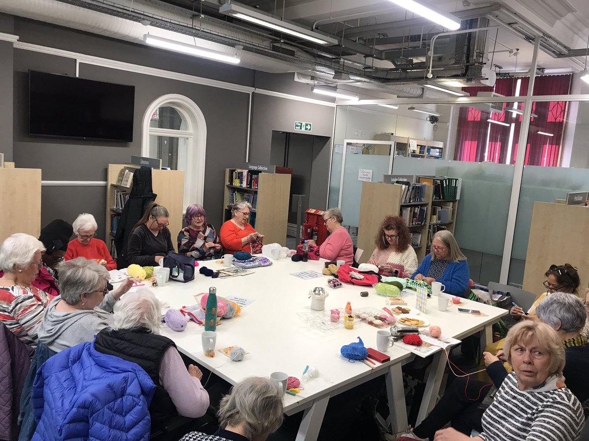 Great turnout on today’s “Crochet ‘n Natter” session at @ElthamLibrary . And today we also got Birthday 🎂. Lucky us 😊 If you want to join us, just drop in Thursday’s, between 10.30am - 12.30pm. 🧶🧶🧶 #crochet #community #eltham #se9 #slowcrafting #greenwich