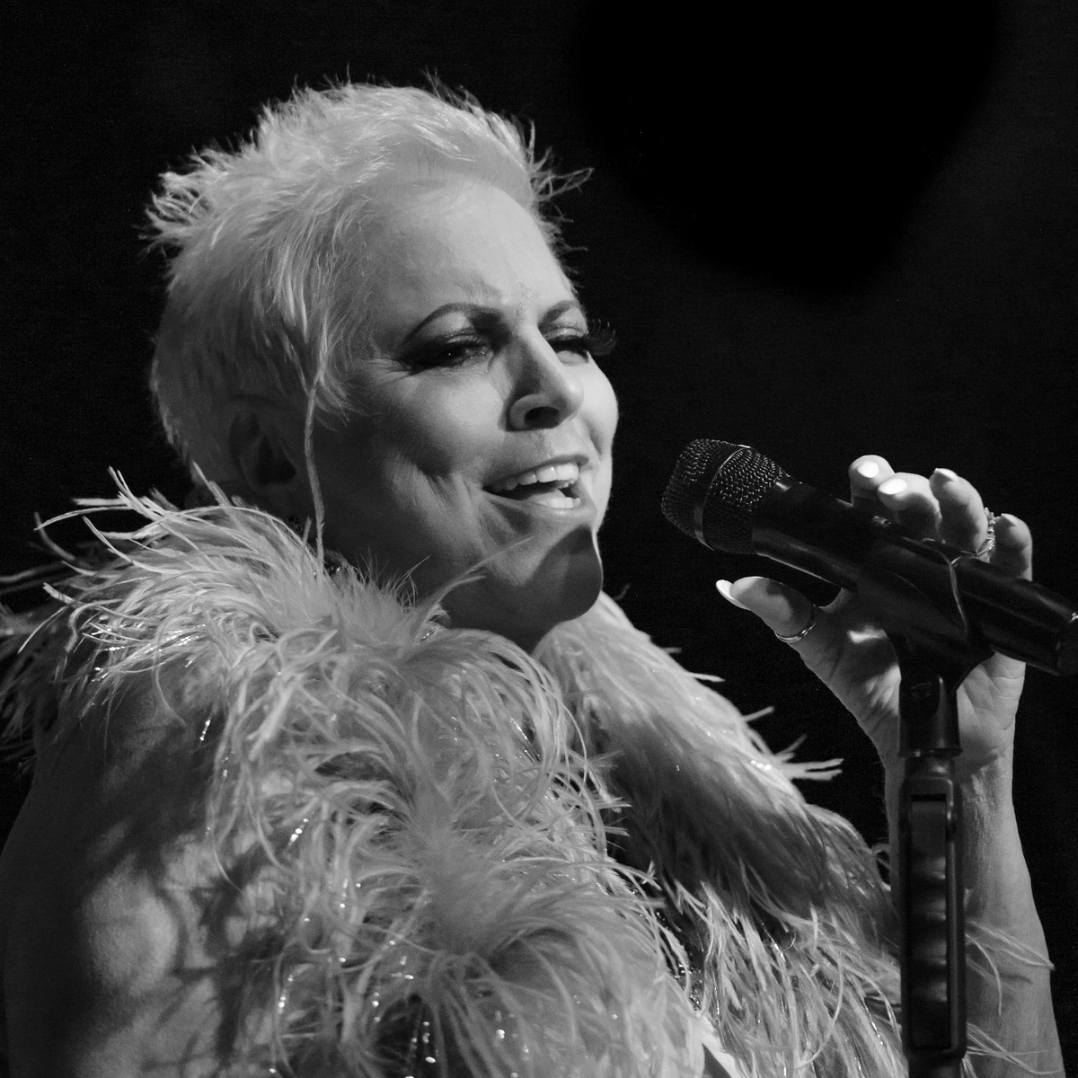 IF ANYONE CAN PULL OFF OSTRICH FEATHERS! Thursday's are full of sass, sex & songs, thanks to one of the desert's most popular singers Sharon Sills. Make your reservation today at OpenTable xx PR

#purpleroom #palmsprings #sharonsills