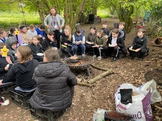 A fantastic afternoon in the Forest area today with @NectonY5. Hands on Saxon/Viking experiments, longboat building, shelter construction and cooking on the fire. Teamwork, creative thinking and enthusiasm, just a joy to be part of.