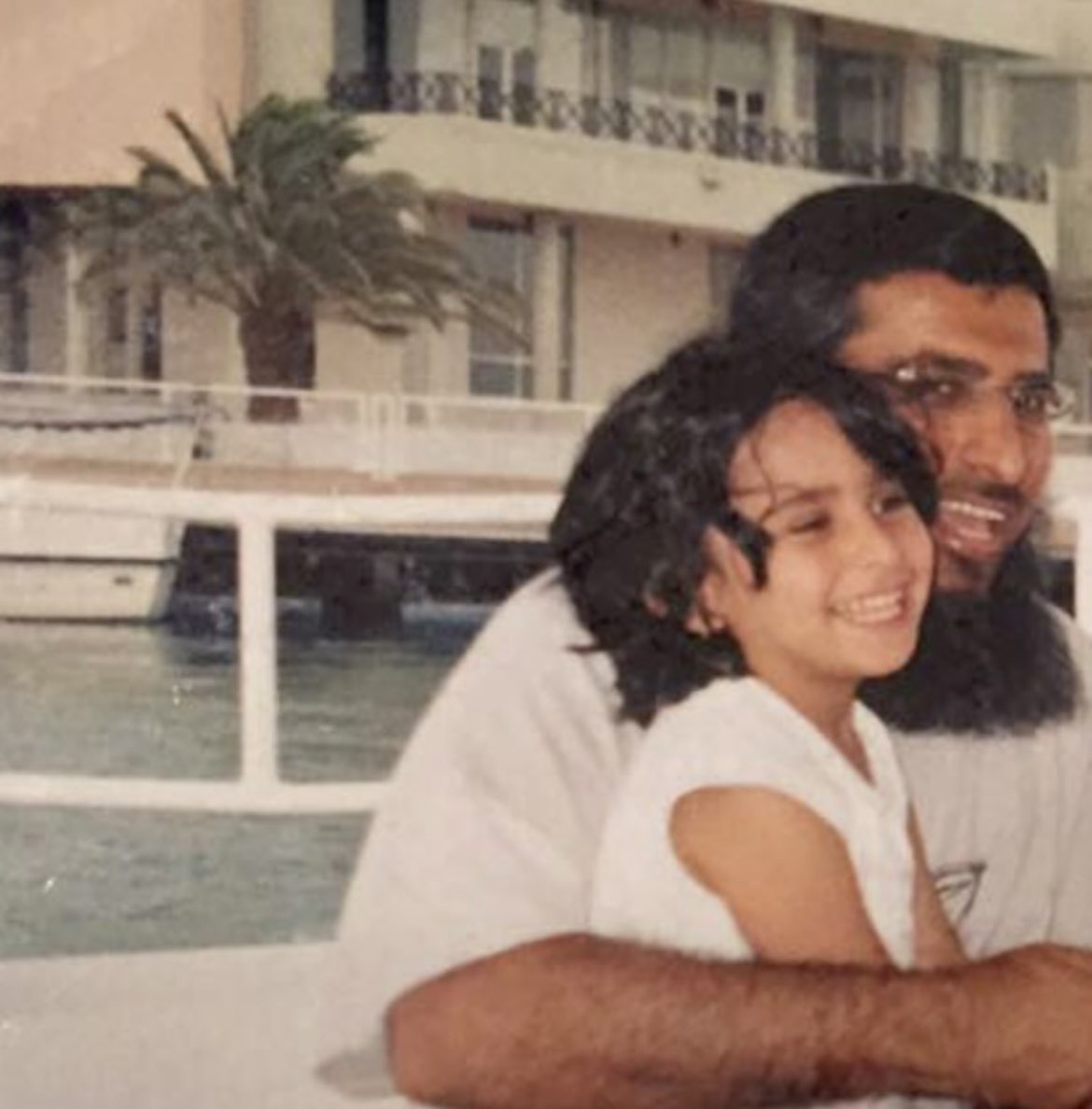 alghanimfarah_'s tweet photo. القلب الأبيض ، الوجه السمح البشوش 
صاحب الدين و الخلق الطيب الرحيم
الله يرحمك ياحبيبي يا يبا🤍

﴿وُجُوهٌ يَوْمَئِذٍ مُسْفِرَةٌ ضَاحِكَةٌ مُسْتَبْشِرَةٌ﴾ https://t.co/AMqZGQ0HvN