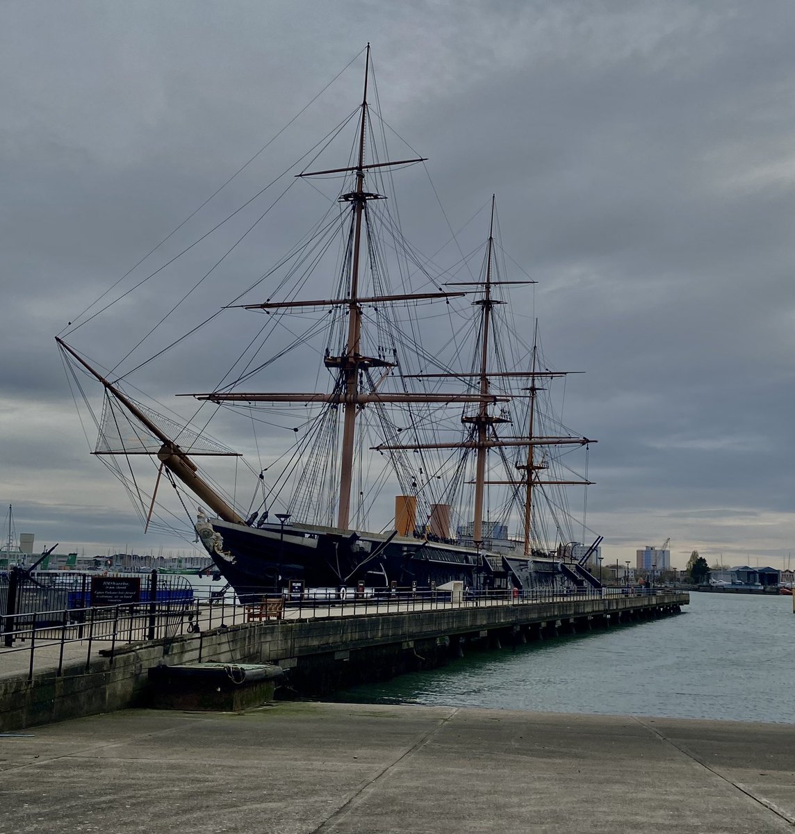 So pleased to be at @BoatHouse_4 in in #Portsmouth this evening to celebrate the newly rebranded Portsmouth Heritage Quarter - @PortsmouthHQ - a vital player in the culture & heritage led transformation of this remarkable, historic harbour. Top work by @FemConstruct & team. (1/2)