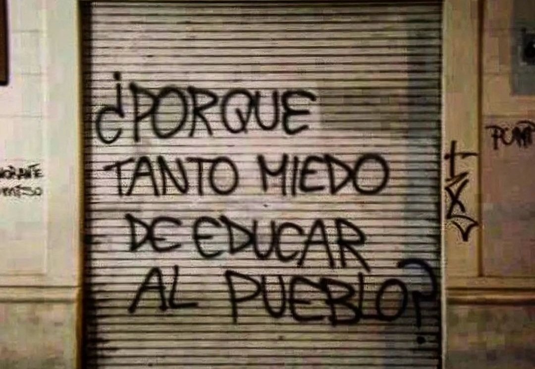analialuna374's tweet photo. ¿Porque tanto miedo de educar al pueblo?
#educacionpublica https://t.co/10T6mf3Dai