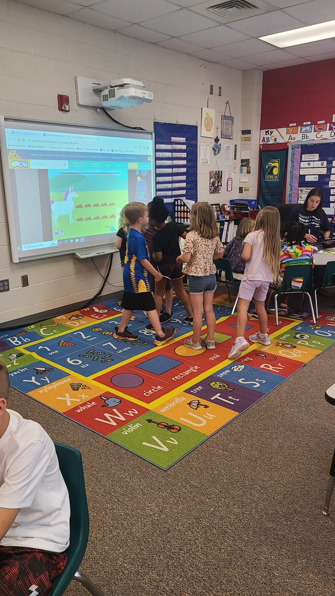 Ss in Ms. Huffman's kinder class at @HES_Heroes were engaged with our blended learning today! Ss reviewed how to ➖️ within 10. They practiced with a @LumioSocial student paced session with me, small group instruction with Ms. Huffman & collaborated with @abcyagames. #OnslowDLT