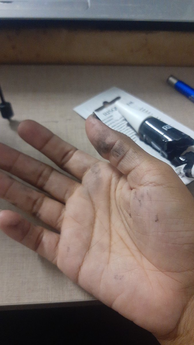 imersa_'s tweet photo. E eu que fui comprar um esmalte nas @americanas e quando abri quase que tinha o dedo amputado. https://t.co/nnwvhoCfu3