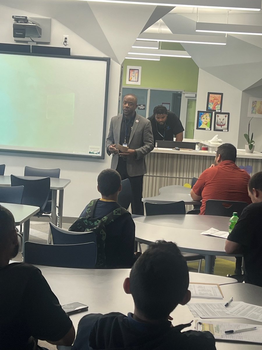 Thank you to Mr. Michael Horne from College Bound and Mr. Taylor, Mental Health Coordinator, for presenting to our dads today @JFK_Middle . @docstevegallon @SuptDotres @CostaDevito @StdtSvcsMDCPS @MDCPS_MHS