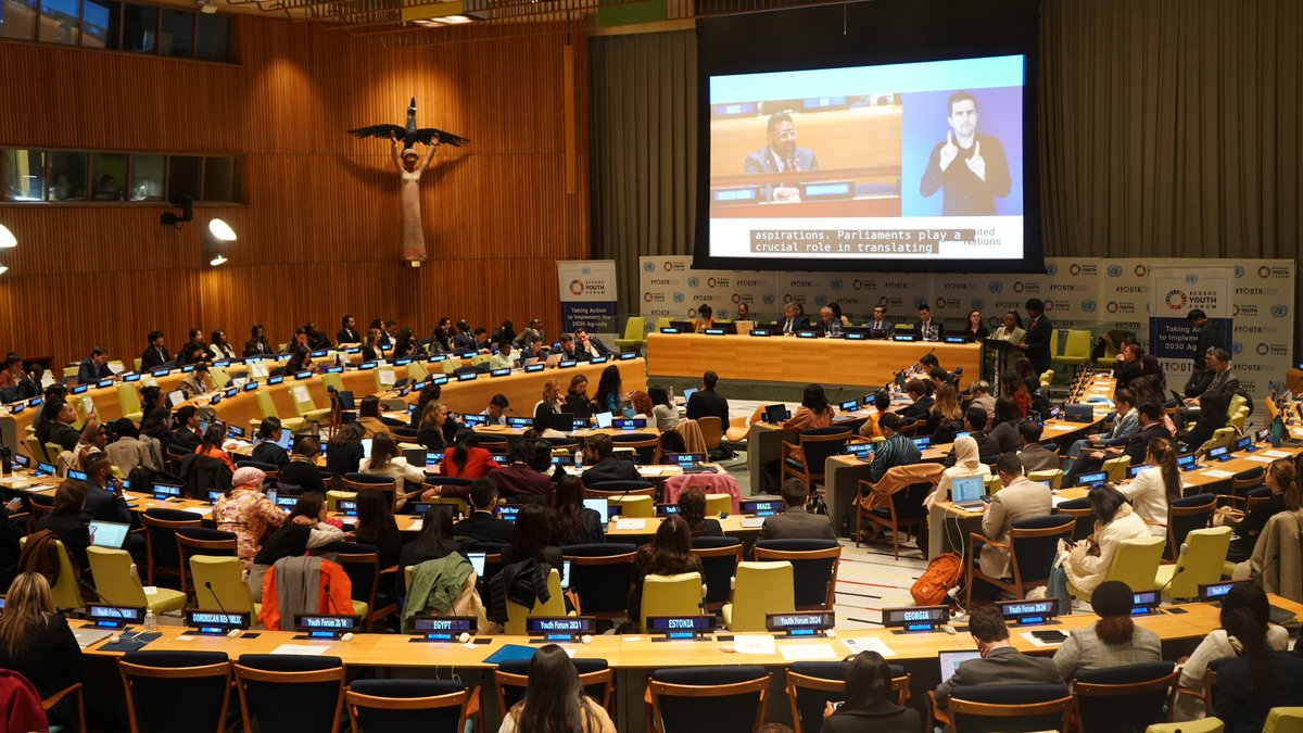 UNYouthAffairs's tweet photo. Fruitful discussions on the importance of putting youth at the heart of multilateral solutions for a better tomorrow &amp; how we can cultivate intergenerational partnerships through meaningful youth engagement 🙌

It's time to let #YouthLead towards #OurCommonFuture 💪

#Youth2030 https://t.co/s4EYxiSTK2