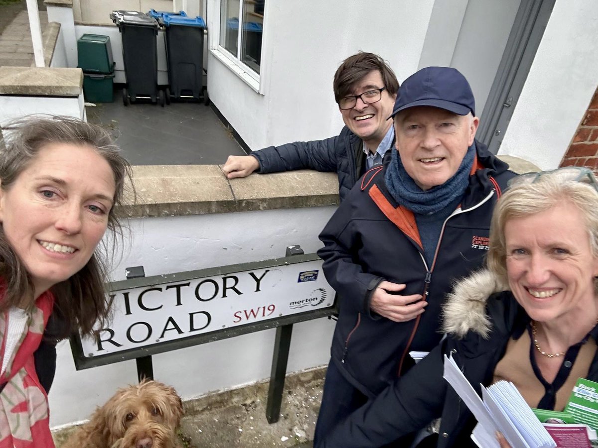 Happy Thursday! If you vote by post your ballot paper for the elections on 2nd May will be arriving soon… Remember to use your 3️⃣ votes to back: 🔵 @CouncillorSuzie 🔵 @CllrCoxEleanor 🔵 @Conservatives. #Wimbledon