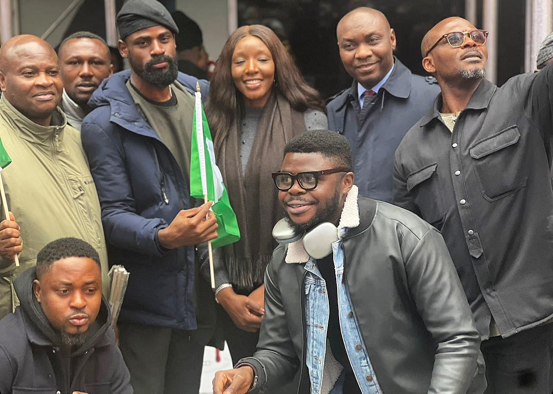 Ambassador Peter Lot Egopija, Nigeria's Consul-General in New York City, and his team dropped by Times Square to show their support for our world record attempt. #ChessMarathonForChange #Tunde58hoursOfChess