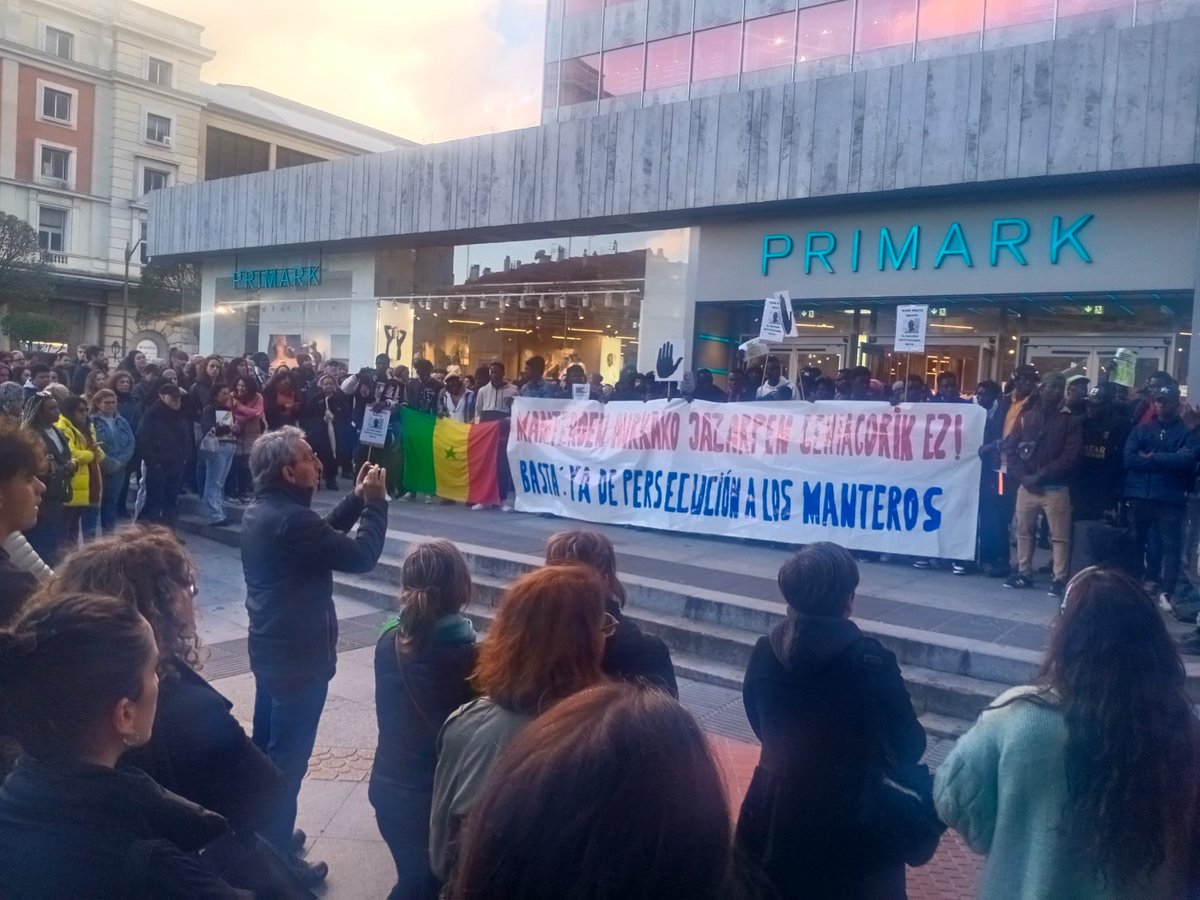 En Bilbao concentración contra la persecución a lxs manteros.