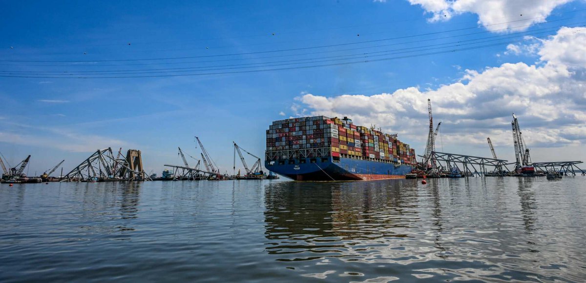 FBI boards ship amid investigation into what caused Francis Scott Key Bridge collapse americanmilitarynews.com/2024/04/fbi-bo…