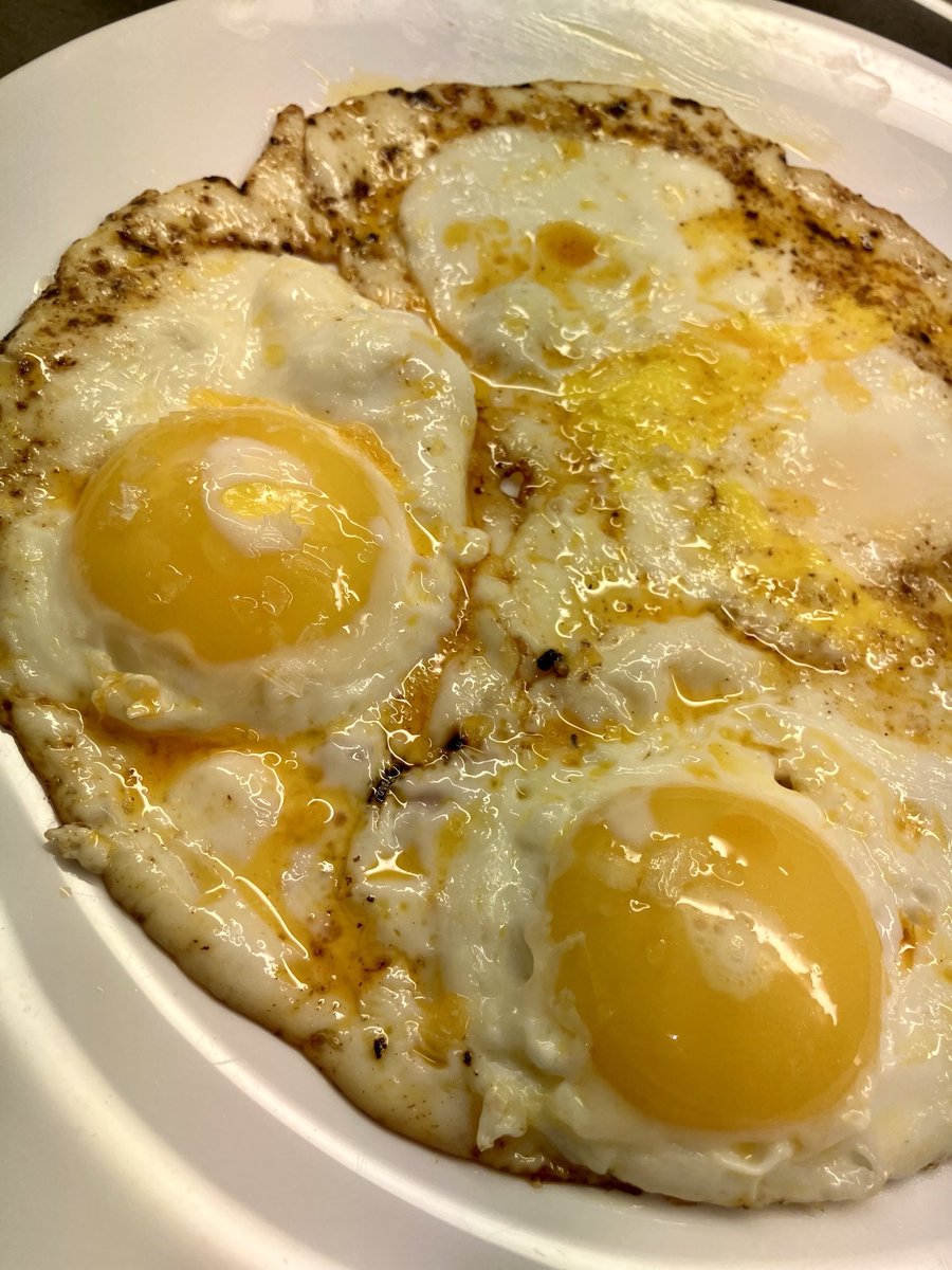 Best #friedeggs of my life 💯 … the taste is heavenly… I cooked them in the #chorizo grease which remained in the pan yesterday… 😋