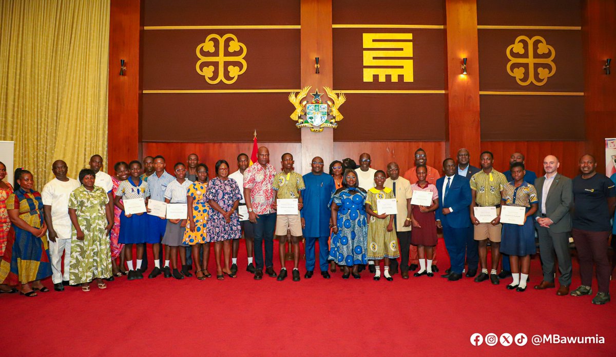 On behalf of His Excellency, President @NAkufoAddo, I welcomed to the Jubilee House, this afternoon, winner and finalists of the 2023 Junior Graphic National Essay Competition, organised by the Graphic Communications Group, in collaboration with the Sustainable Development Goals