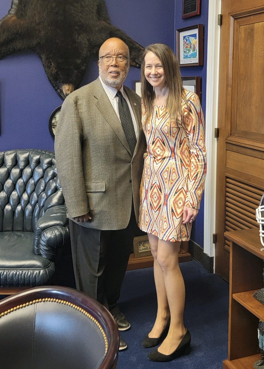 It was great to meet with @CISAgov Director @CISAJen to discuss all the good work she is doing to protect our networks and critical infrastructure.