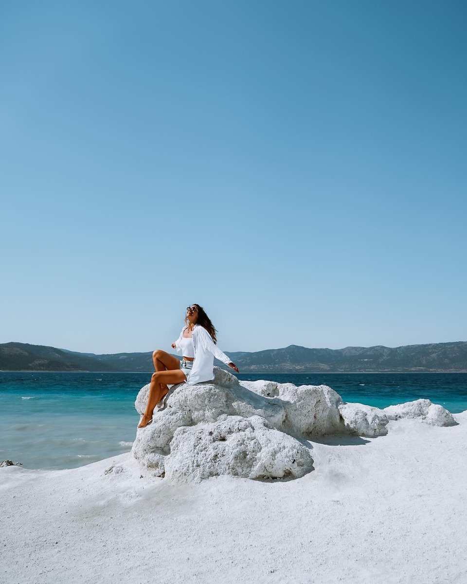 Salda Lake ✨
•
•

•
#saldagölü #saldagolu
#turkishriviera
#visitturkey #gotürkiye #turkeytravel #turkeytrip
#germantravelblogger #germantraveller #travelblogger #reiseblogger #zwischenfernwehundwanderlust #girlsthatwander #passionpassport #traveldreamseekers #girlstraveleurop