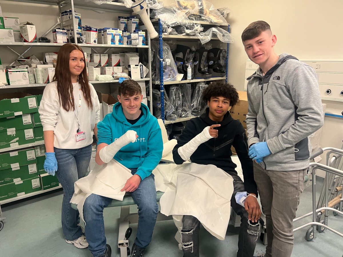 TY students at @MaterDublin getting a real firsthand taste of hospital life! Here's to igniting passions for the diverse range of career opportunities at the Mater 🏥💼