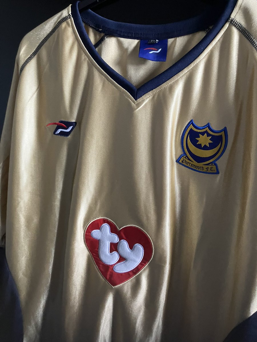 Thanks again to @pompeyretro I feel like a fat Paul Merson wearing this with the footballing ability of Drew Talbot #pompey