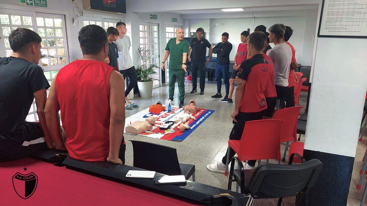 ⛑️ En el día de hoy, junto a profesionales y personal enviado por Parpal, los chicos de la pensión del Club han tenido una charla para aprender y conocer más sobre primeros auxilios y RCP.

#SomosFamilia