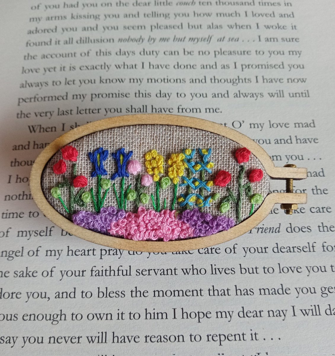 #womaninbizhour Pretty embroidered Cottage Garden brooch craftymissbcrafts.etsy.com/listing/171356… #mhhsbd