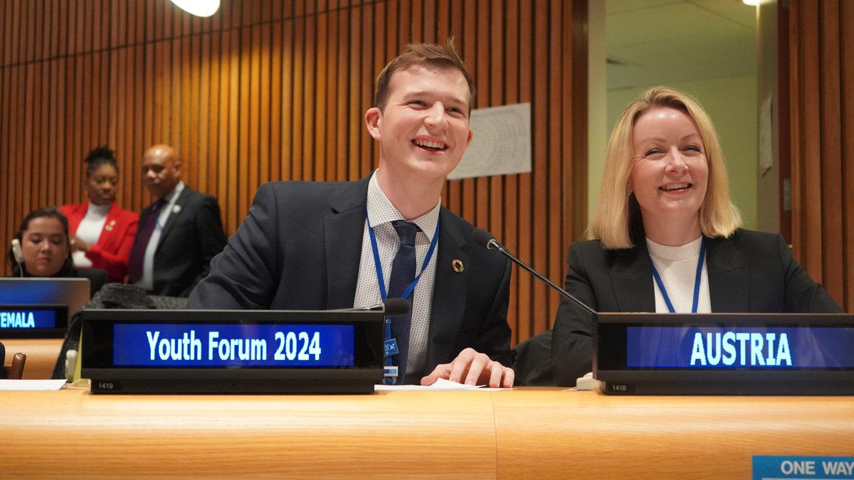 UNYouthAffairs's tweet photo. Fruitful discussions on the importance of putting youth at the heart of multilateral solutions for a better tomorrow &amp; how we can cultivate intergenerational partnerships through meaningful youth engagement 🙌

It's time to let #YouthLead towards #OurCommonFuture 💪

#Youth2030 https://t.co/s4EYxiSTK2