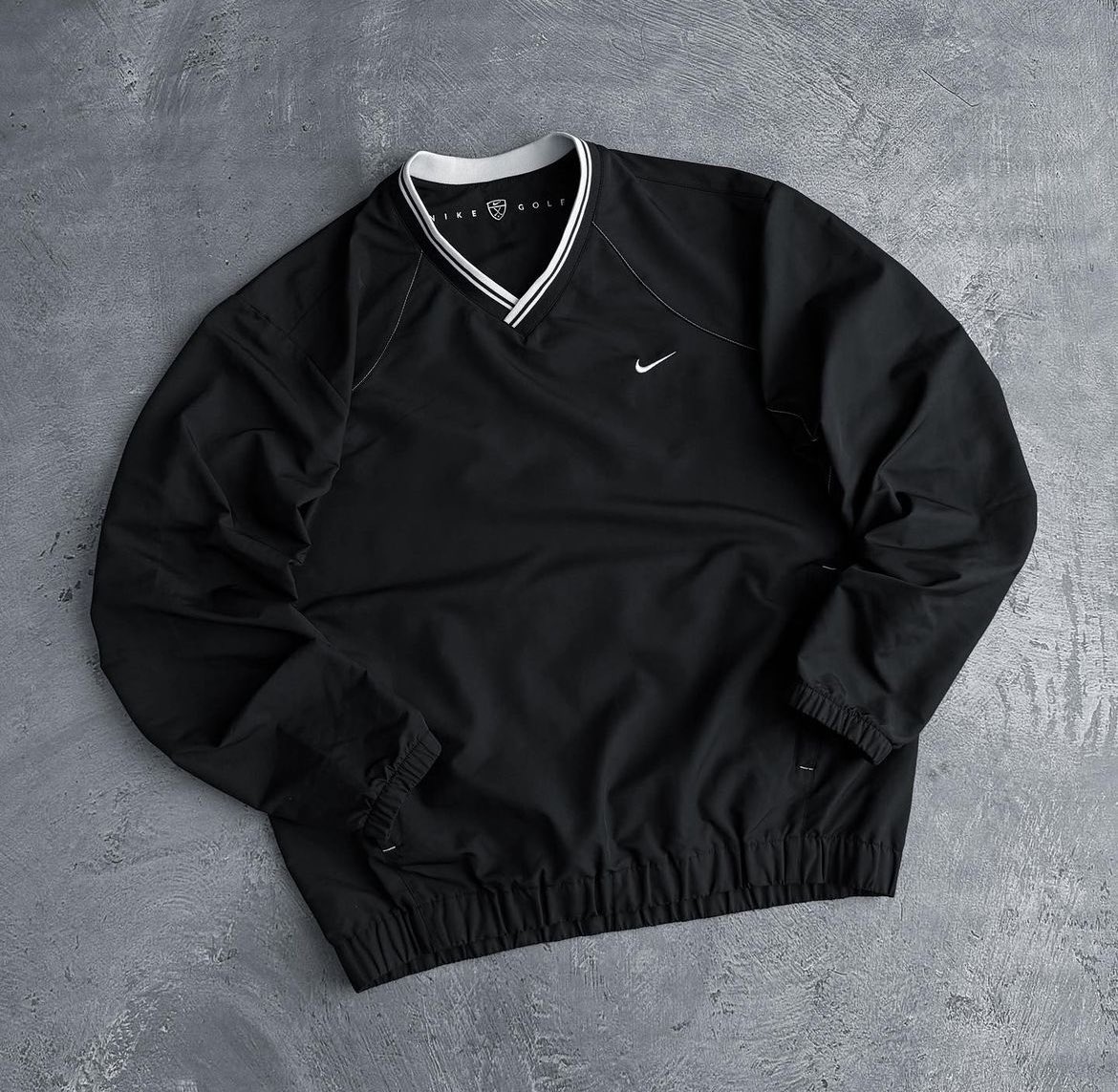 adamdecentral's tweet photo. Nike Classic 🖤 https://t.co/fmlOsUMuRu