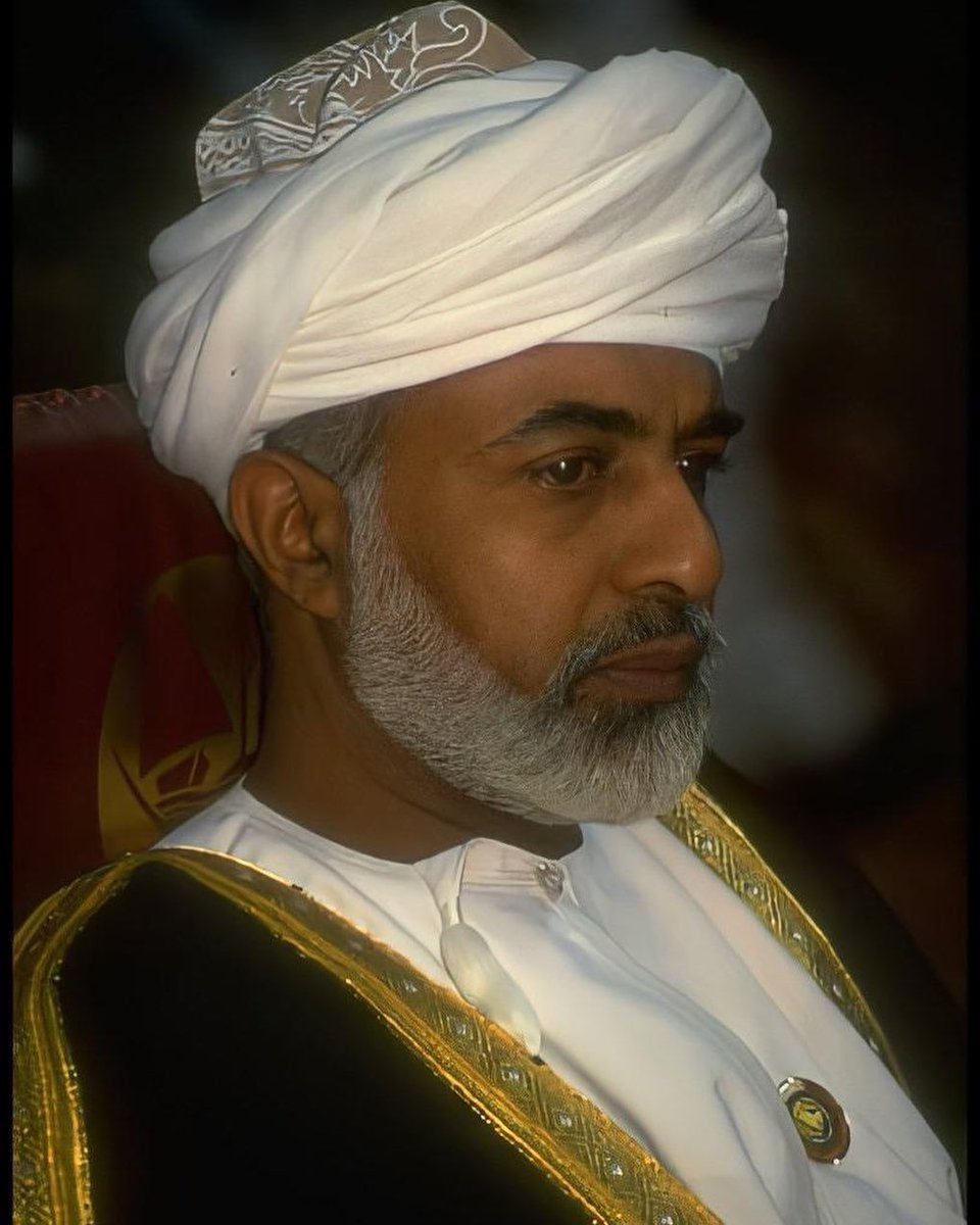AdabOman's tweet photo. "سلامٌ عليكَ أبانا سلامْ
 بحجمِ تفاصيلِكَ المُزهِرَة
بِقَدرِ كفاحِ السنينَ ستبقى
 بأرواحِنا روحُكَ الطاهِرَة ". https://t.co/SJB8lmPQOQ