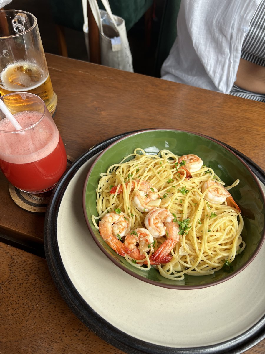 Bi_di_Shu's tweet photo. Absolutely loving the culinary journey at The Barn by Star beans! This spaghetti aglio e olio with shrimp was a delight, perfectly garlicky and the shrimp were cooked to perfection. Plus, the vibe here is just right—cozy and welcoming  🍴✨ #DiningDelight #FoodReview https://t.co/ooFWnZxbif
