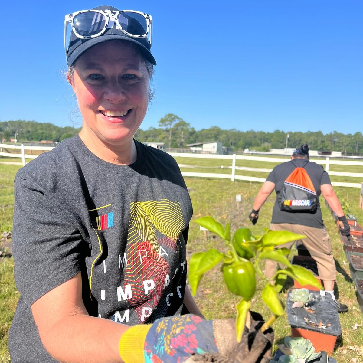 NASCAR_FDN's tweet photo. April is National Volunteer Month! π
The NASCAR Foundation and NASCAR employees gathered to show some love for our community at Easterseals at Edgarβs Farm through volunteering. Employees got to help clean and transform the outdoor and garden space!
#NASCAR #Speediatrics https://t.co/BZz38at39B