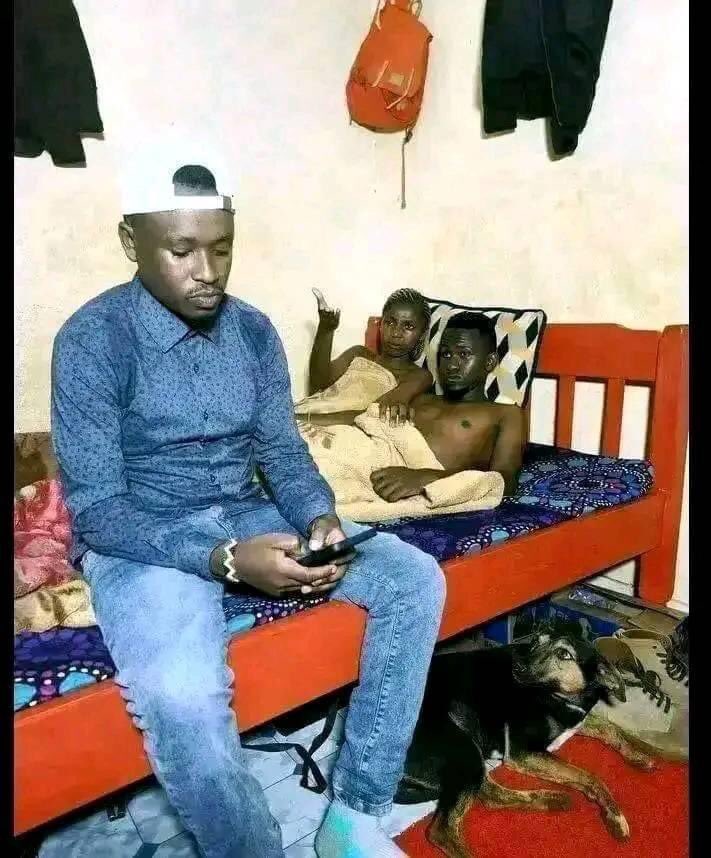 MattCliffson's tweet photo. Ukiazima geto tungi kwa @jobles_bukujero  😂🚮 https://t.co/uLlI7GqU1l