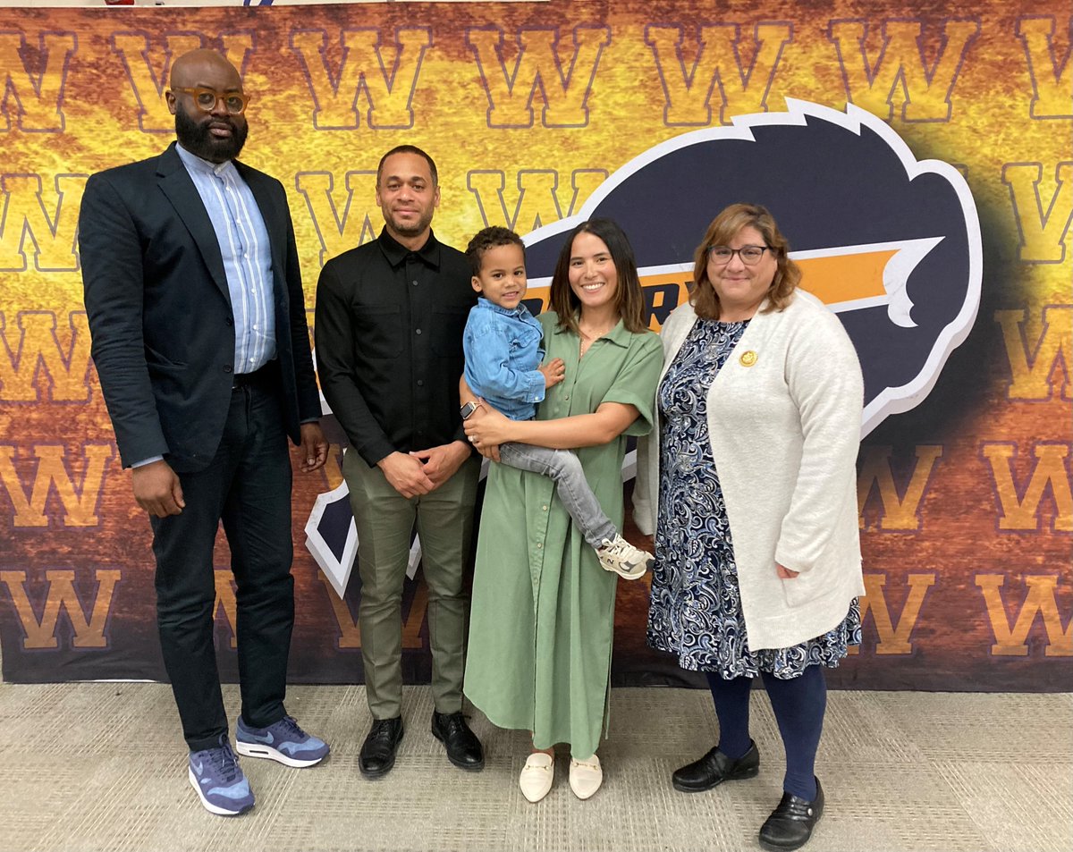 The Woodbury Board of Education welcomes Ms. Ivelissa Polanco as our newest Board Member.  Ms. Polanco was sworn in at last night's Board Meeting.

#WoodburyPride #GoHerd