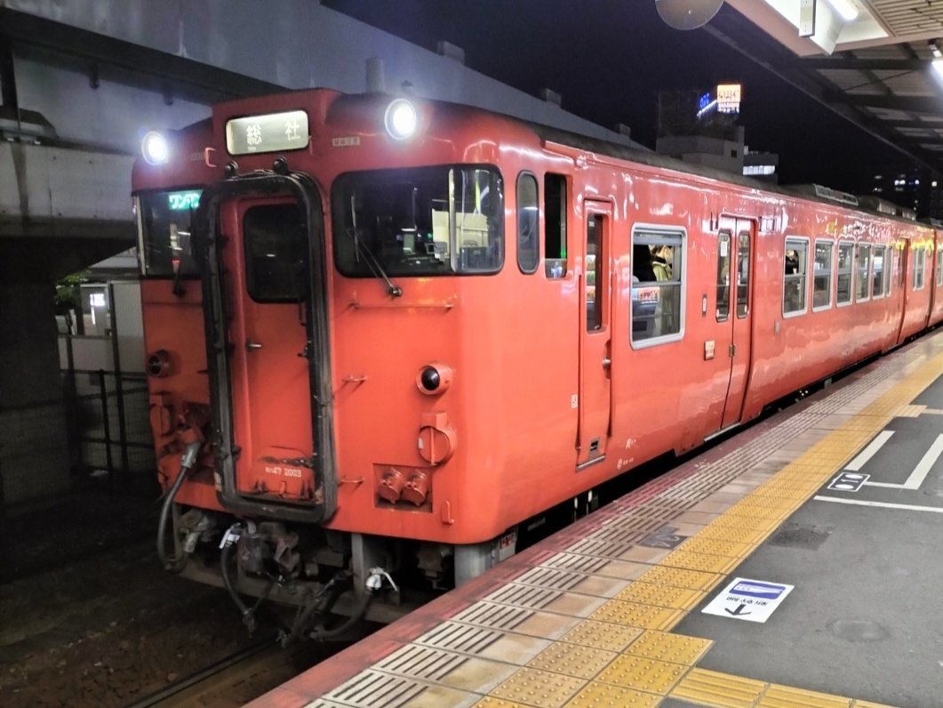 tsukubane198's tweet photo. JR西日本で活躍を続ける国鉄型車両たち。
左上、381系やくも。
左下、吉備線キハ47系。
右上、大和路線201系。
右下、奈良線205系。
（2022年3月岡山、天王寺、京都で撮影）
一部の人ですが、やくもの撮り鉄マナーの悪さが、度々ニュースになってます。
常識ある行動をお願いしたいです。 https://t.co/v3cm1EB84i
