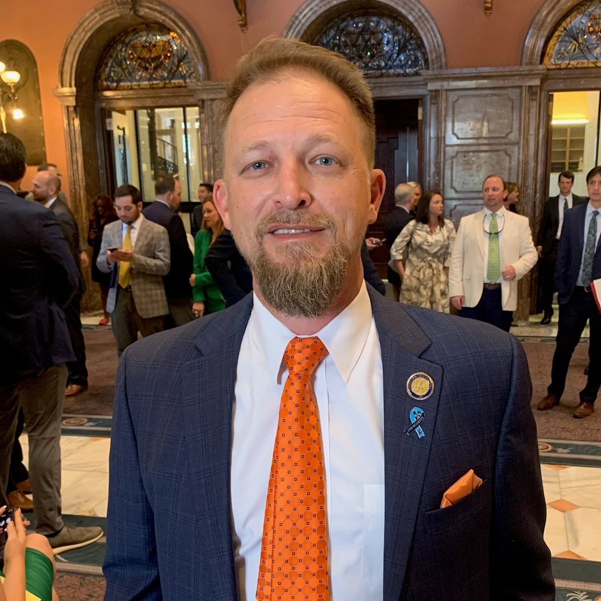 Children deserve to feel safe.  During Child Abuse Prevention Month, PAFCAF has worked to raise awareness about child abuse. With gratitude for their support, we have provided lawmakers information about child abuse and lapel pins to show their support for this important cause.