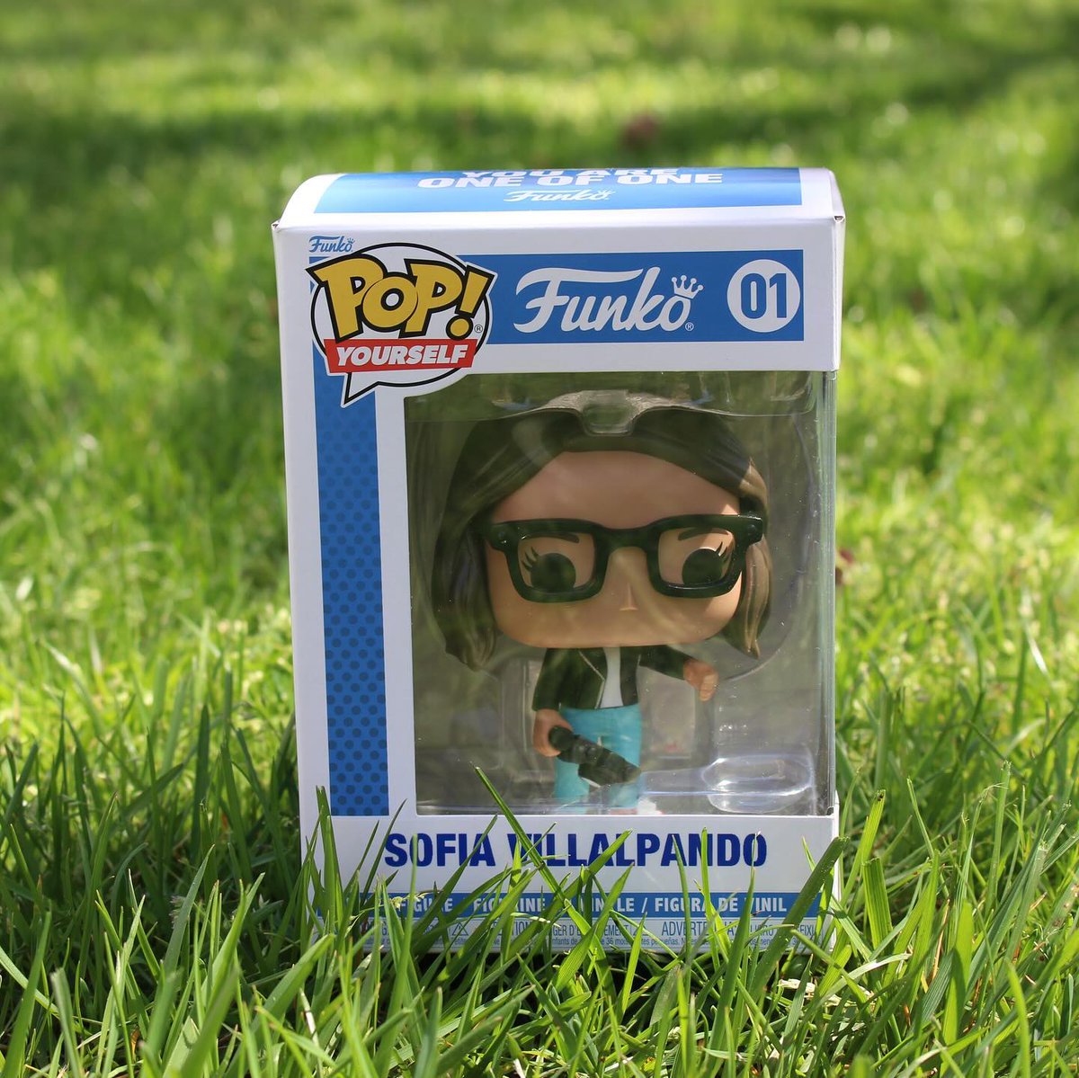 Funko Pop Exclusive 01 Sofía Villalpando aka The Biologist Apprentice. Finally I got the chance to pose holding my little mini me. Ready to join my collection!