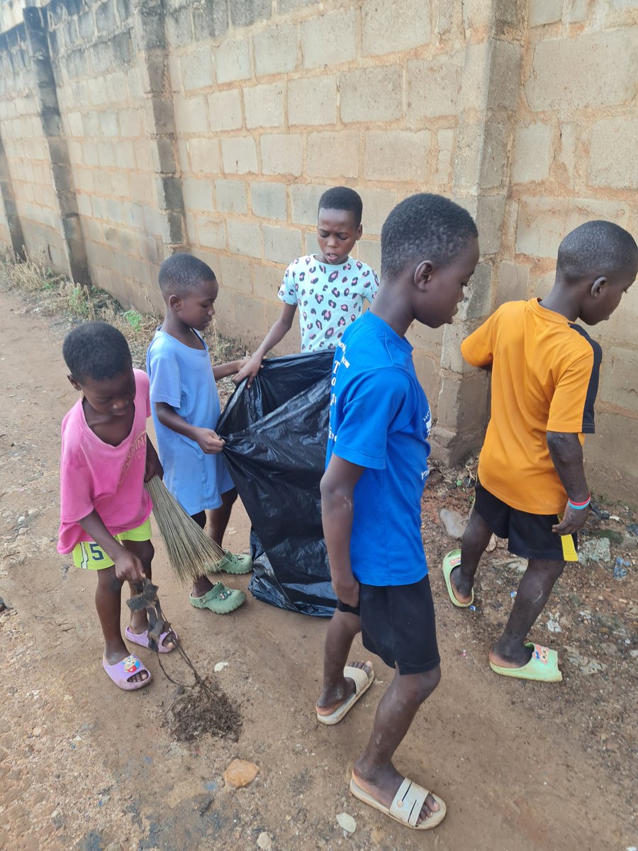 Fafaliorg's tweet photo. Tomorrow, join us for a community cleanup as part of our #72Hour campaign in collaboration with the German National Association for Catholic Youth (BDKJ). It's our responsibility as citizens to tackle the litter clustering in our communities.
#72hfafali BREAKING NEWS #BDKJ https://t.co/2cnK6sRFsh